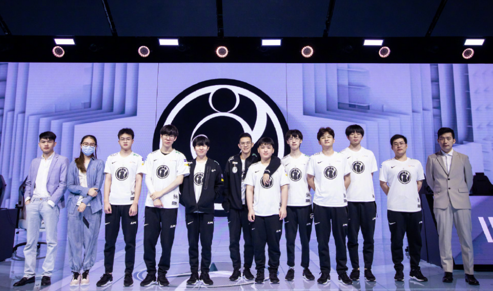 更是对彼此 更是对彼此