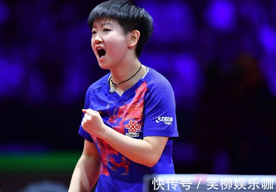 她的一举一 她的一举一