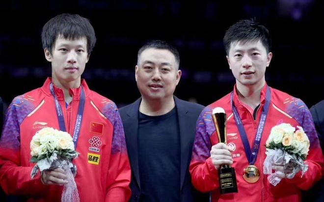 背上沉重的 背上沉重的